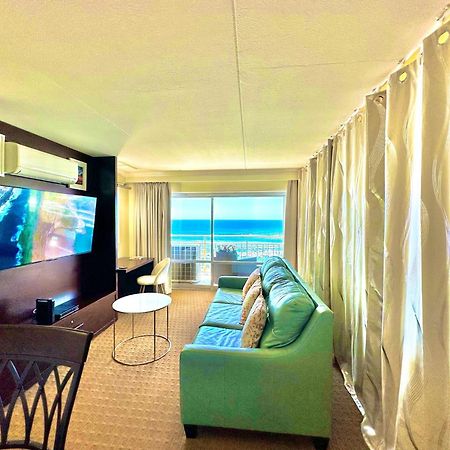 Waikiki Beach Experience! Luxury Oceanview Suite! ホノルル エクステリア 写真