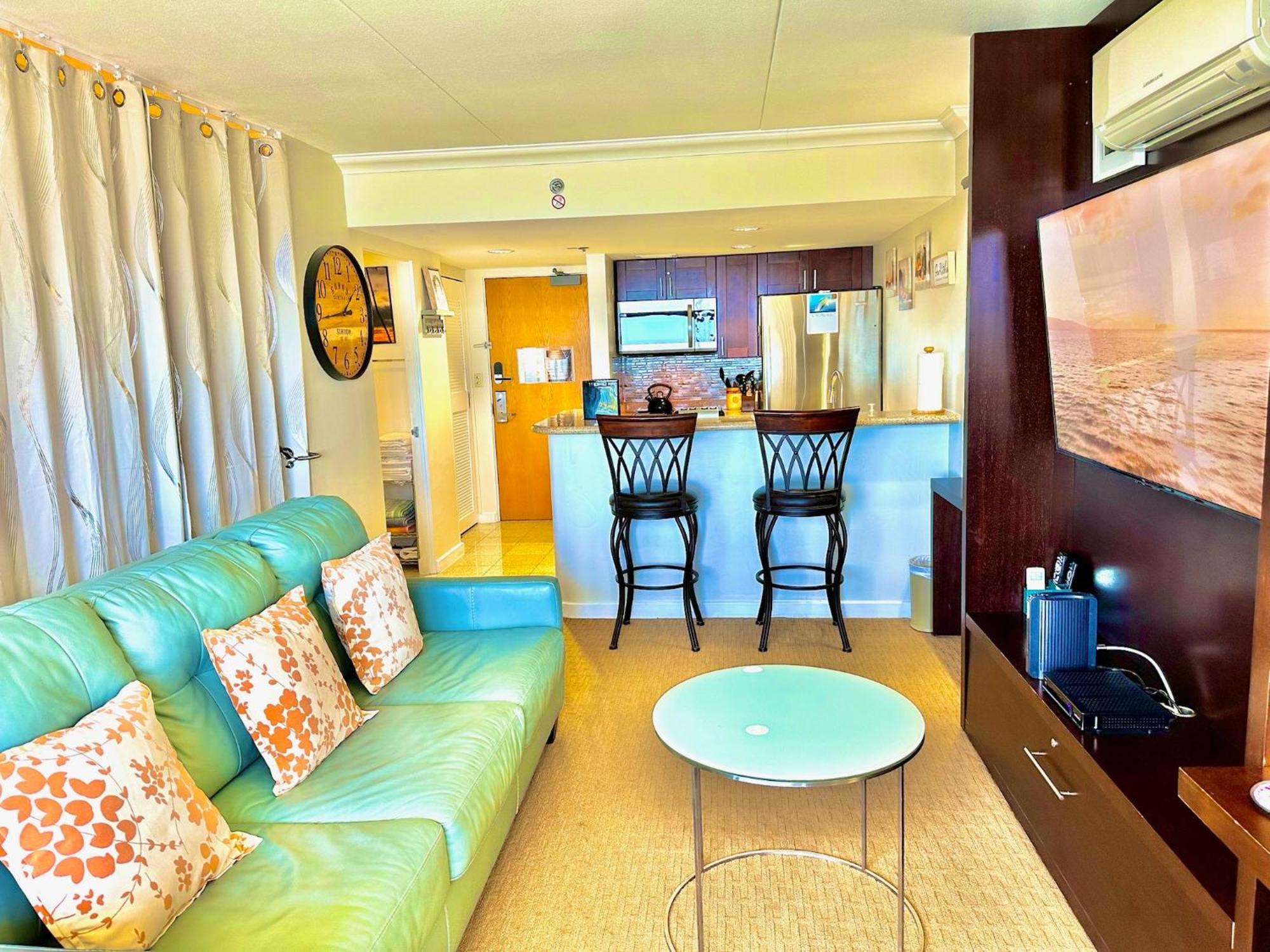 Waikiki Beach Experience! Luxury Oceanview Suite! ホノルル エクステリア 写真