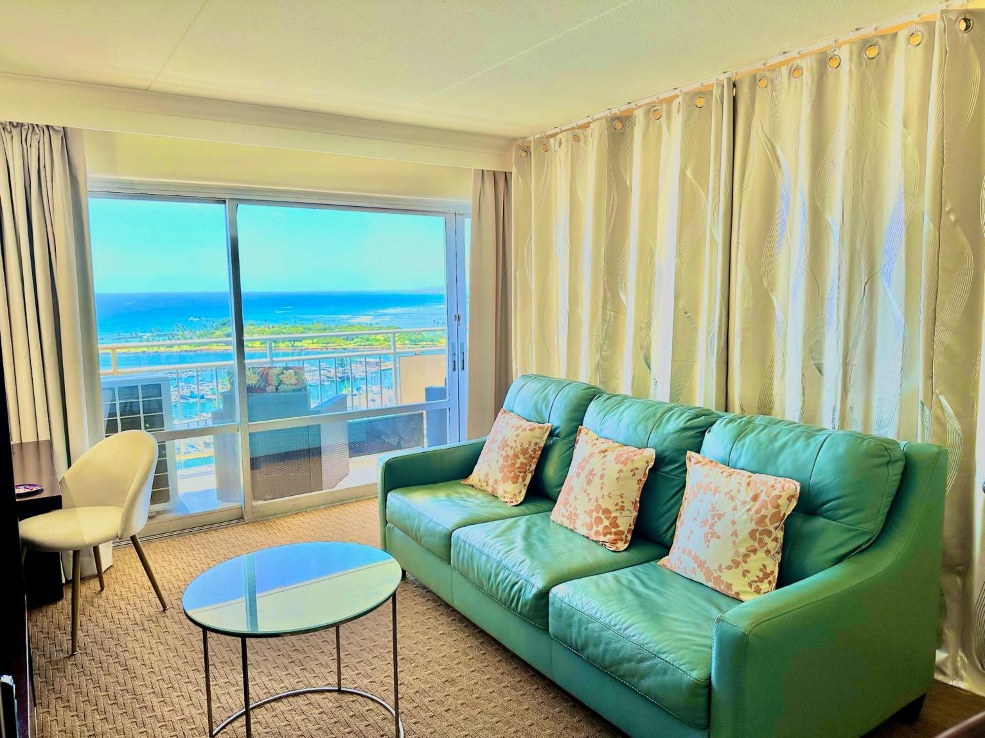 Waikiki Beach Experience! Luxury Oceanview Suite! ホノルル エクステリア 写真