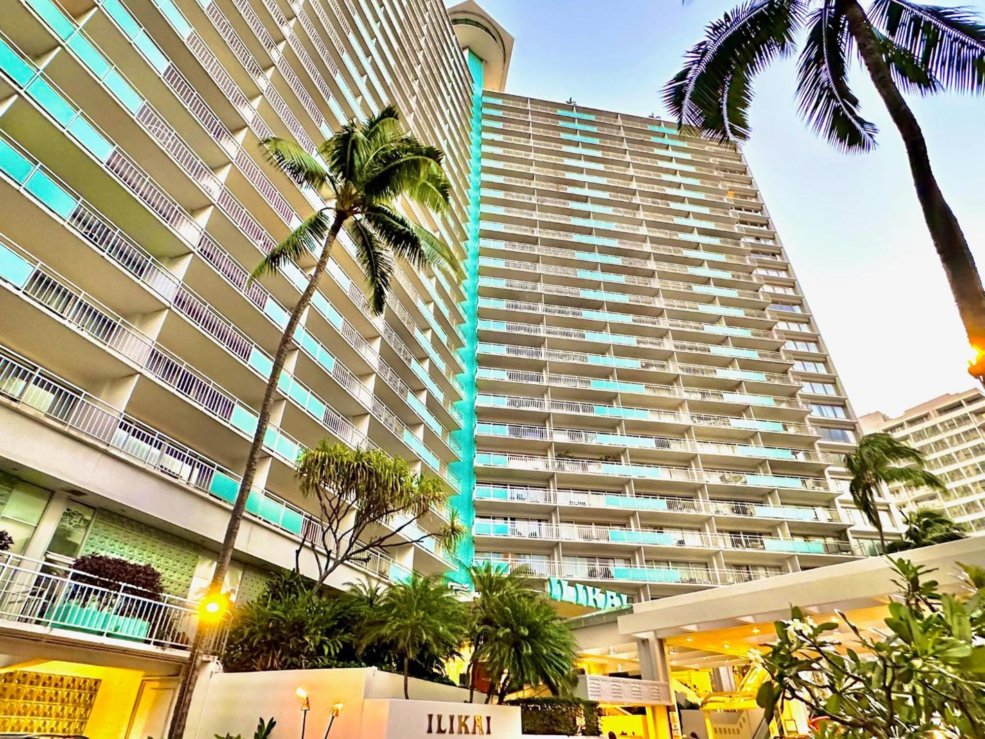 Waikiki Beach Experience! Luxury Oceanview Suite! ホノルル エクステリア 写真