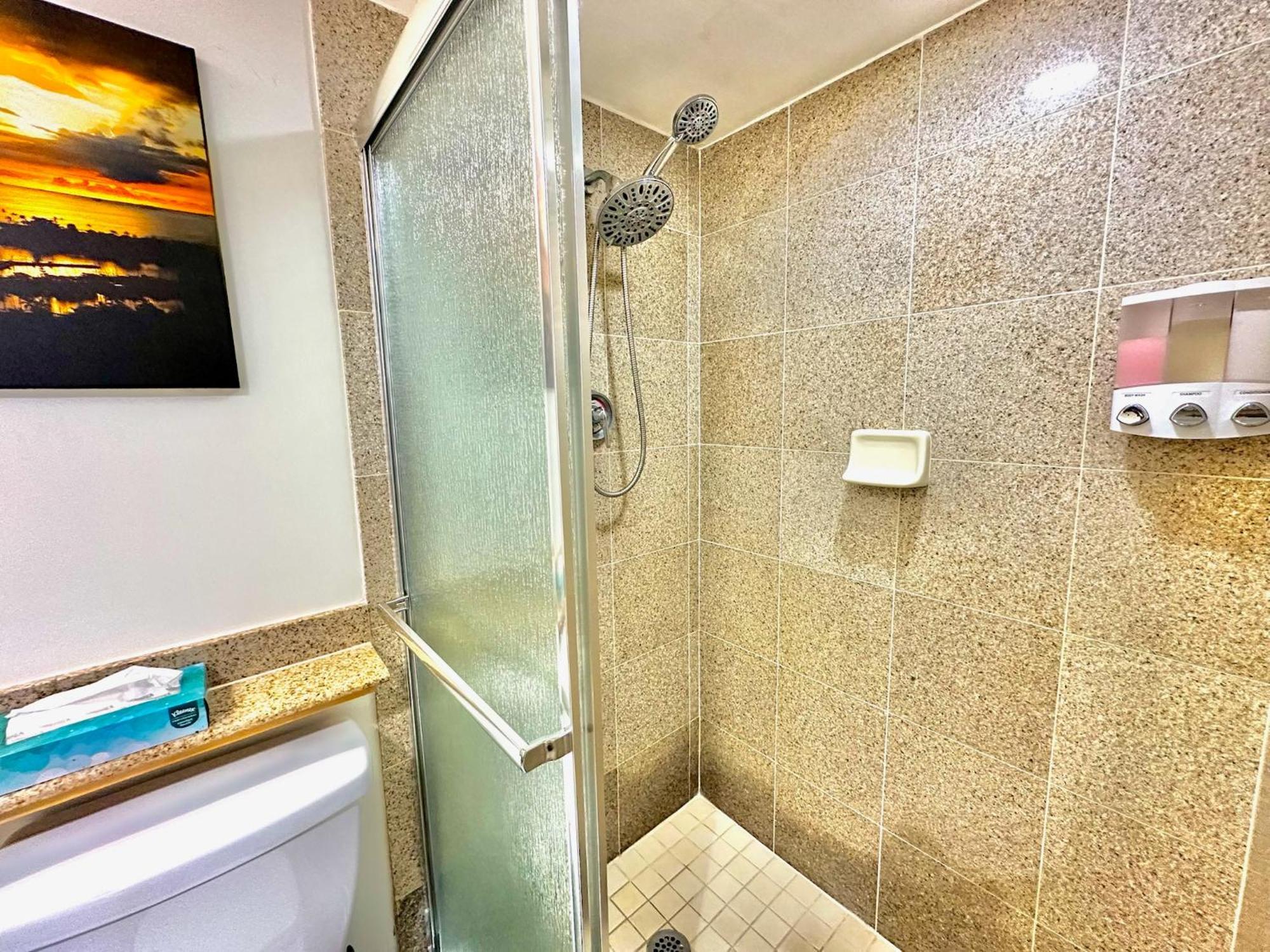Waikiki Beach Experience! Luxury Oceanview Suite! ホノルル エクステリア 写真