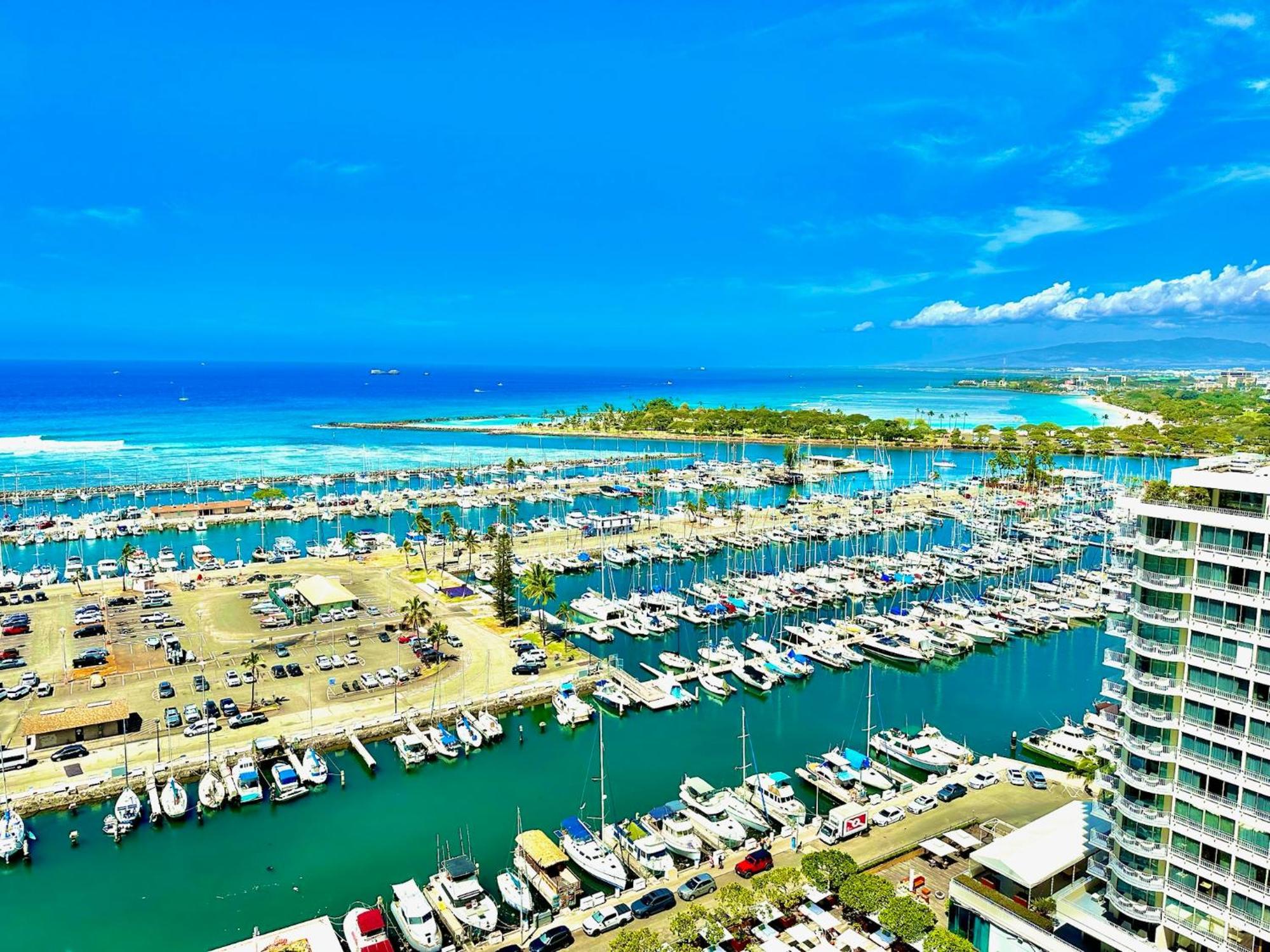 Waikiki Beach Experience! Luxury Oceanview Suite! ホノルル エクステリア 写真