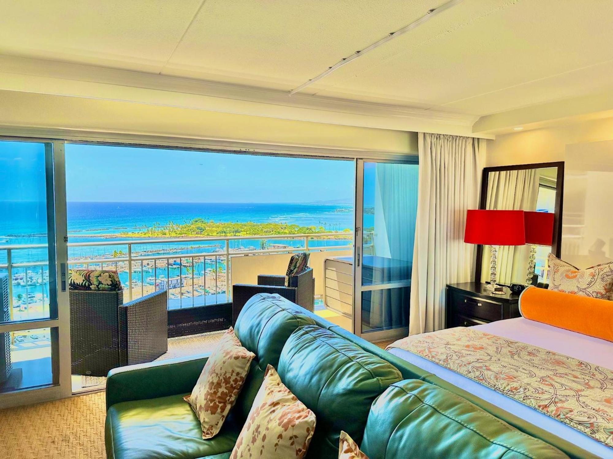 Waikiki Beach Experience! Luxury Oceanview Suite! ホノルル エクステリア 写真