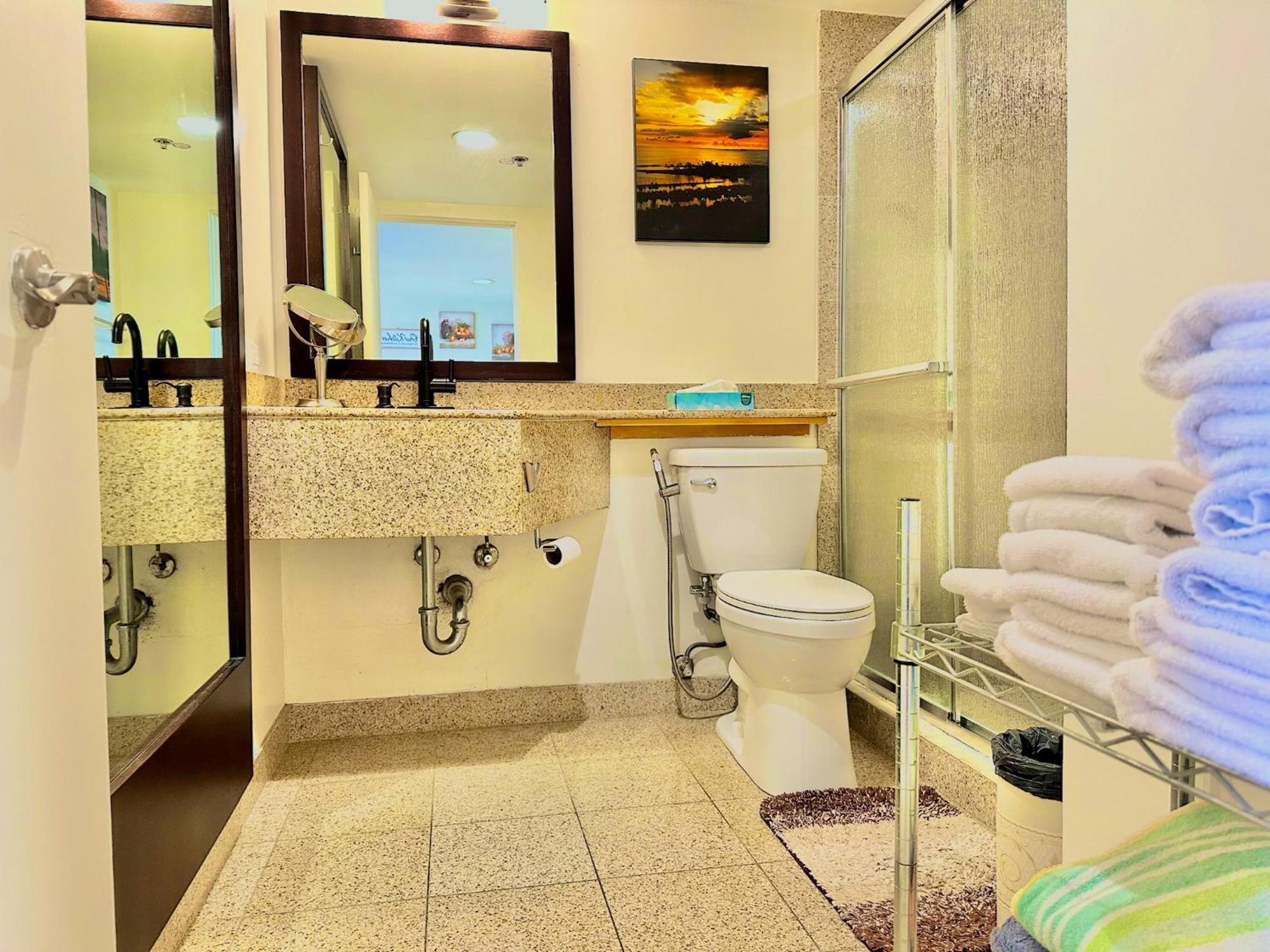 Waikiki Beach Experience! Luxury Oceanview Suite! ホノルル エクステリア 写真
