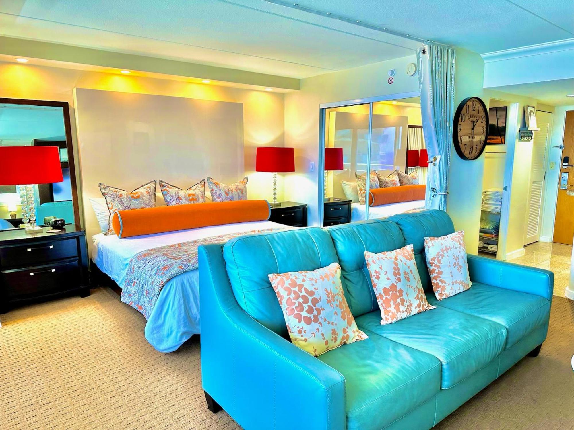 Waikiki Beach Experience! Luxury Oceanview Suite! ホノルル エクステリア 写真