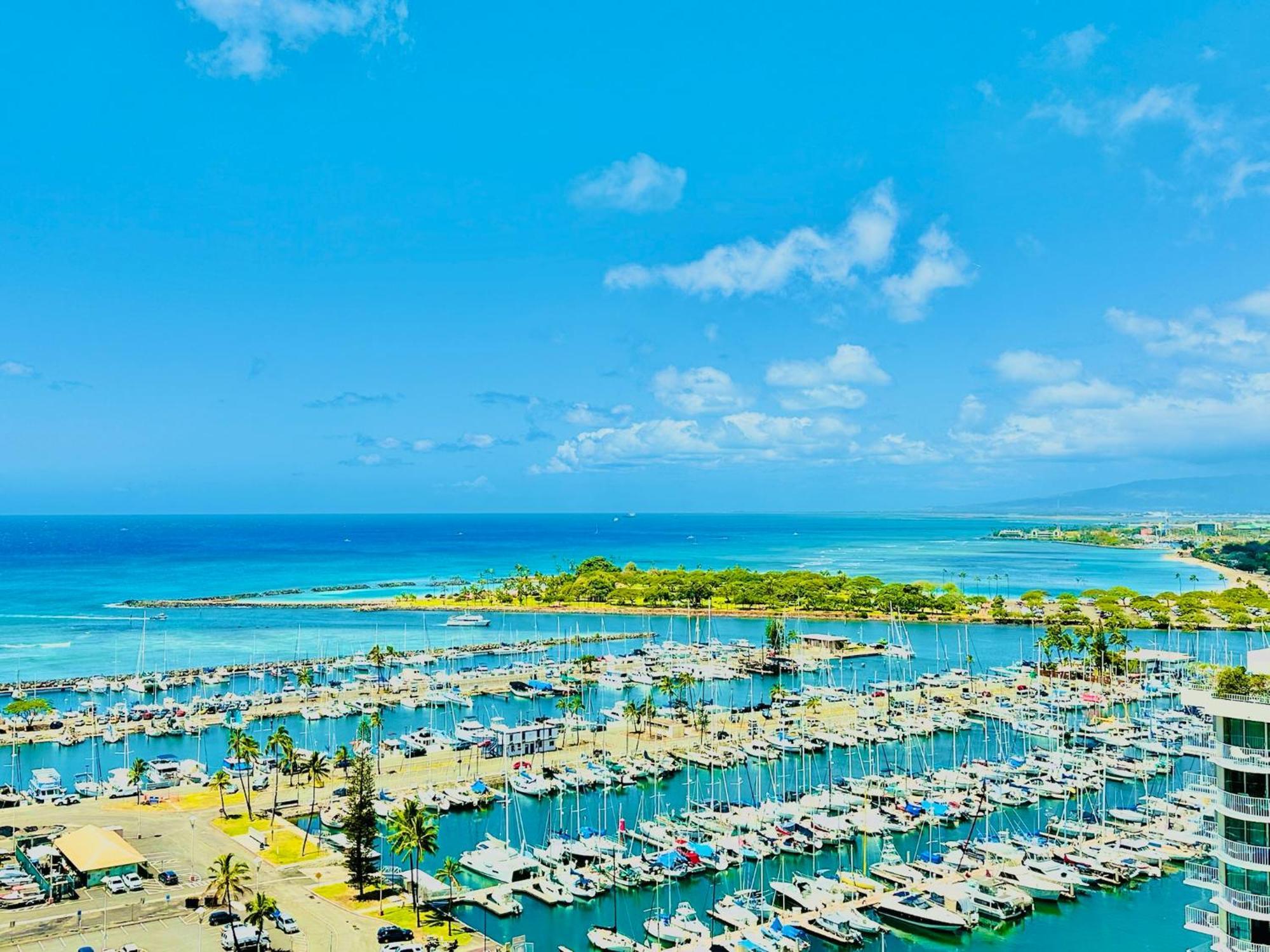 Waikiki Beach Experience! Luxury Oceanview Suite! ホノルル エクステリア 写真