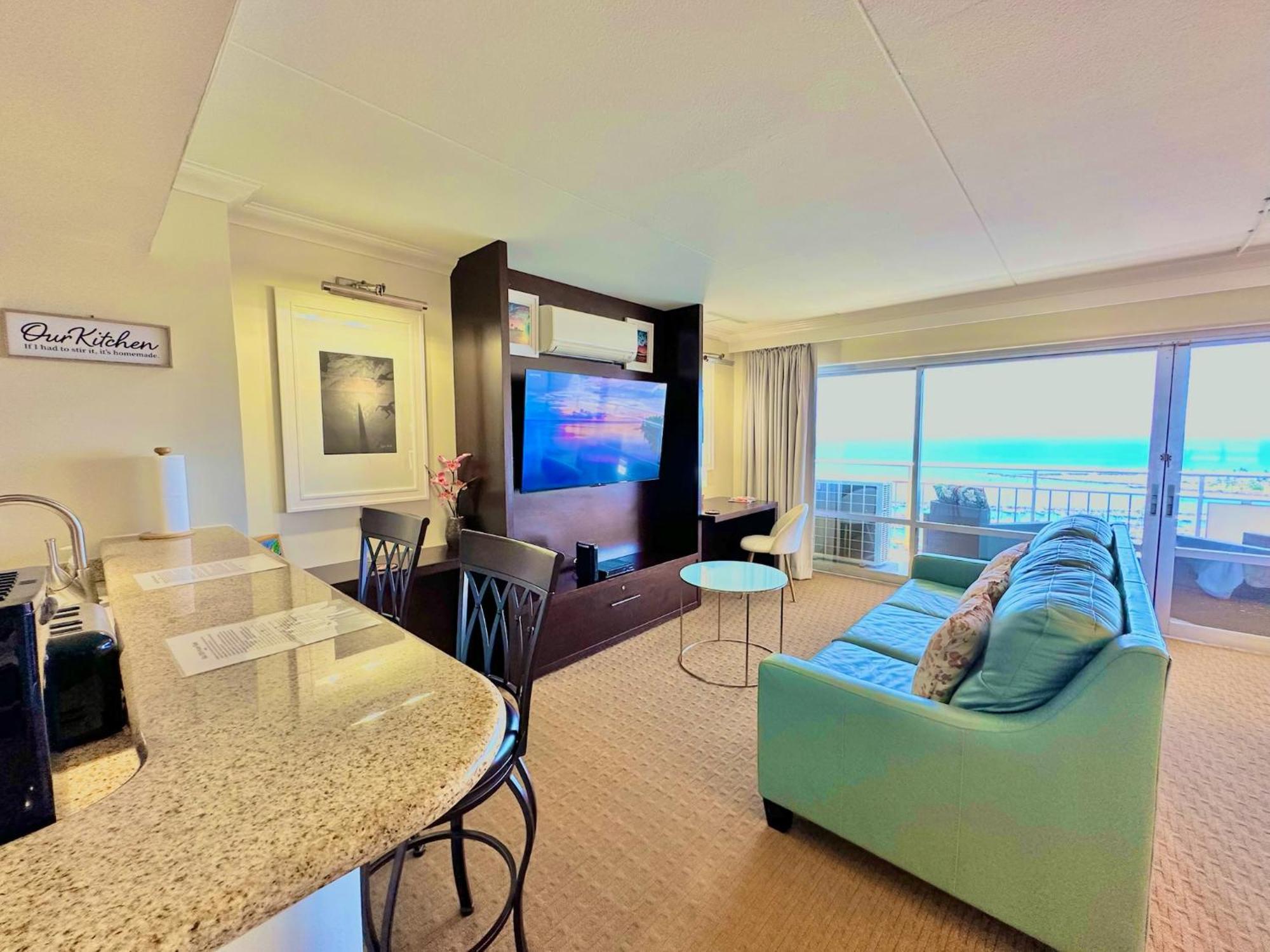 Waikiki Beach Experience! Luxury Oceanview Suite! ホノルル エクステリア 写真