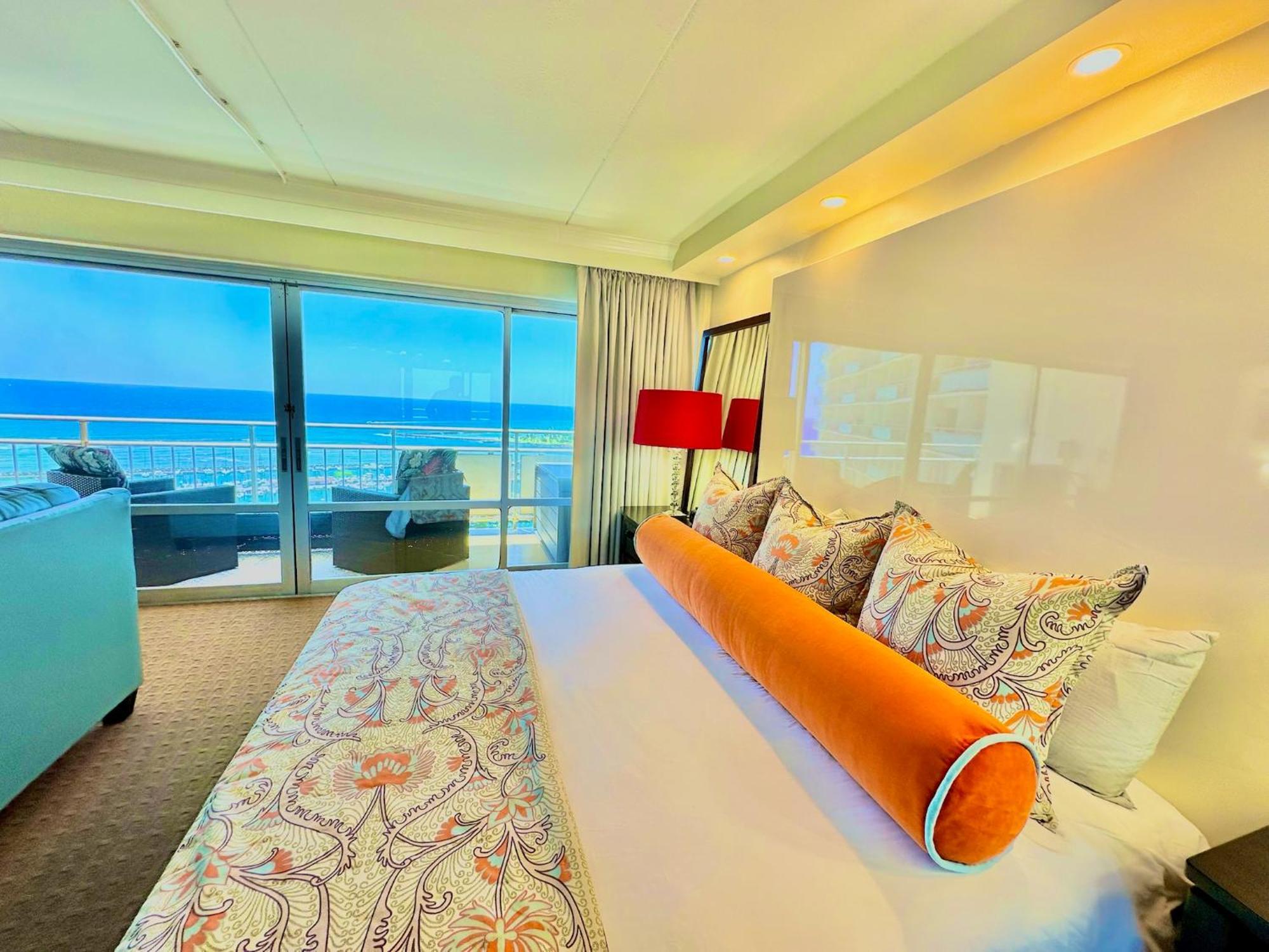 Waikiki Beach Experience! Luxury Oceanview Suite! ホノルル エクステリア 写真