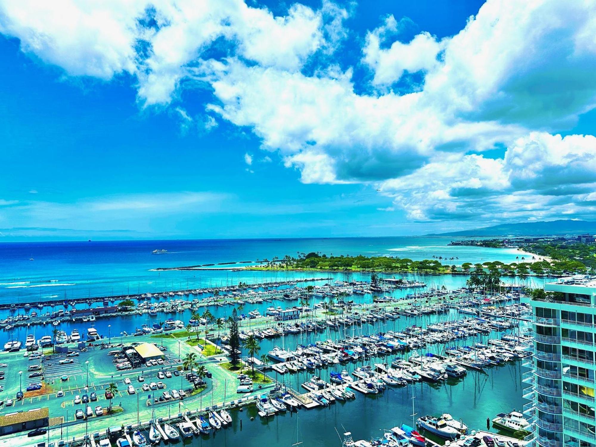 Waikiki Beach Experience! Luxury Oceanview Suite! ホノルル エクステリア 写真