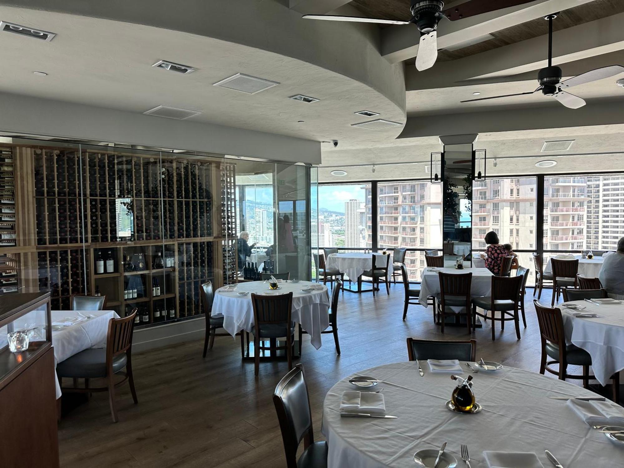 Waikiki Beach Experience! Luxury Oceanview Suite! ホノルル エクステリア 写真